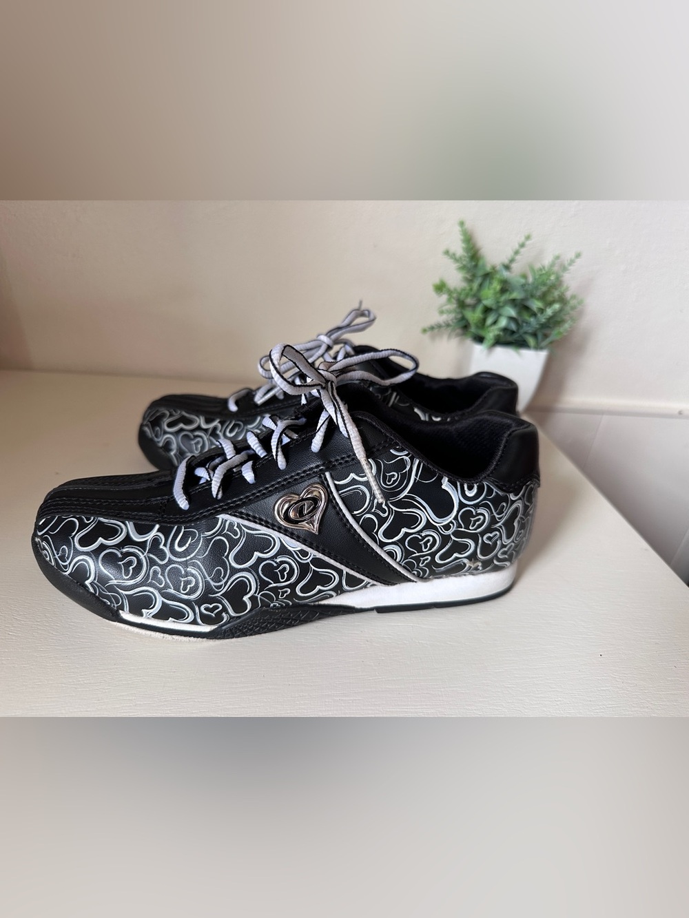 Dexter Black & White Heart Print Athletic Bowling Sneakers Size Woman’s 6.5M